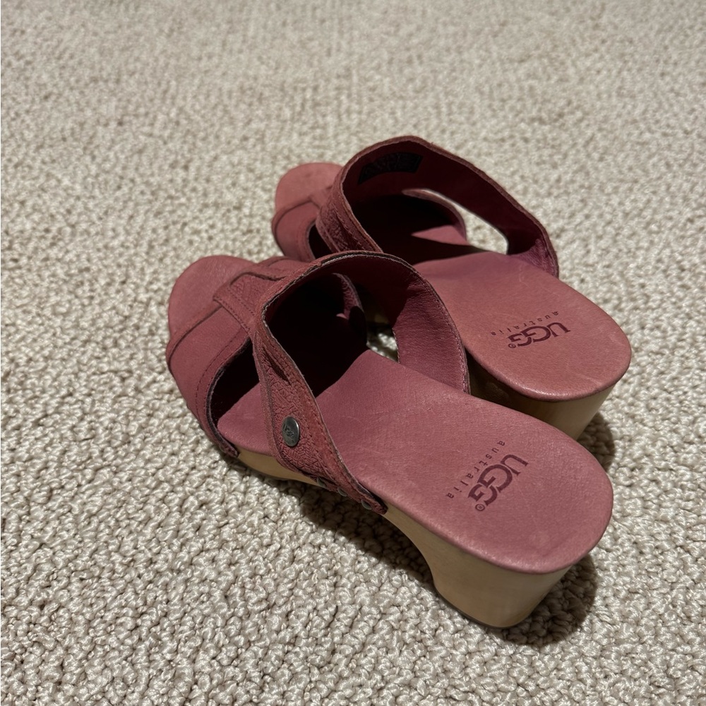 UGG Issa Mosaic Raspberry Clogs - Picture 3 of 6
